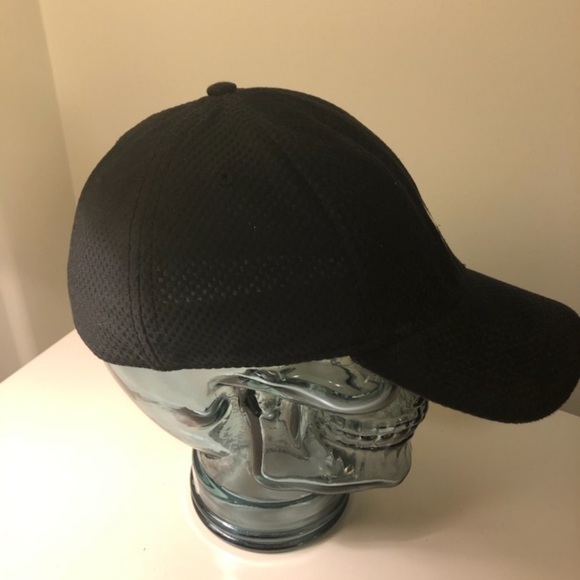 Under armour hat - Picture 2 of 2